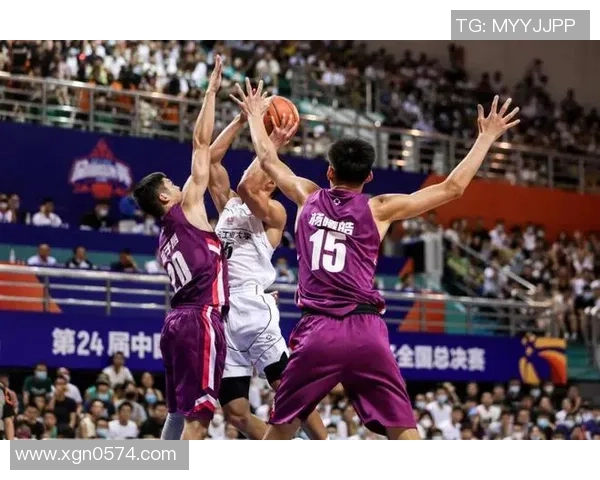 赛后分析:广州篮球队与西安篮球队的战术对决与策略探讨 赛后分析:广州篮球队与西安篮球队的战术对决与策略探讨