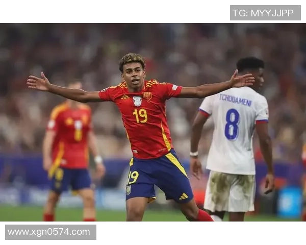 足球明星中的小巨人最小罗展现非凡天赋与无限潜力 足球明星中的小巨人最小罗展现非凡天赋与无限潜力