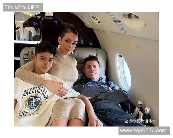 足球明星妻子怀孕照曝光幸福瞬间引发网友热议与祝福